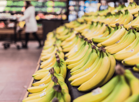 Rayon fruits et légumes d'un supermarché