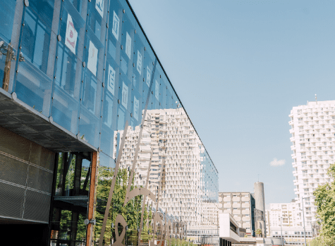 Bâtiments de la ville de Rennes sous le soleil